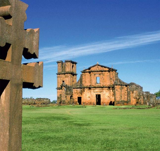 Igreja de São Miguel, herança arquitetônica e teocrática do Brasil colonial