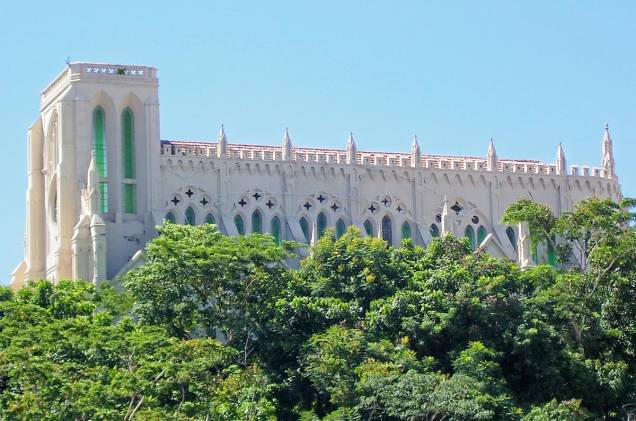 A igreja de Nossa Senhora do Bom Despacho, em Cuiabá (MT), imita a arquitetura da Catedral parisiense de Notre-Dame