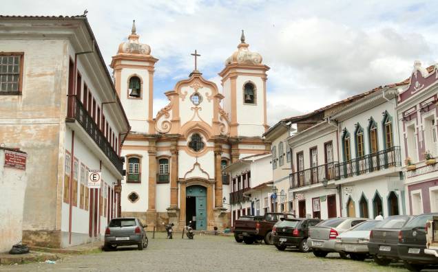 Exemplo máximo do barroco mineiro, a Matriz de Nossa Senhora do Pilar, em <a href="https://viajeaqui.abril.com.br/cidades/br-mg-ouro-preto" rel="Ouro Preto (MG)" target="_blank">Ouro Preto (MG)</a>, é coberta de ouro - foram usados mais de 400 quilos do metal dourado para decorar o interior Exemplo máximo do barroco mineiro, a Matriz de Nossa Senhora do Pilar, em <a href="https://viajeaqui.abril.com.br/cidades/br-mg-ouro-preto" rel="Ouro Preto (MG)" target="_blank">Ouro Preto (MG)</a>, é coberta de ouro - foram usados mais de 400 quilos do metal dourado para decorar o interior
