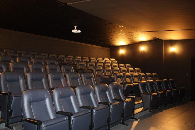 Sala de cinema com 72 lugares