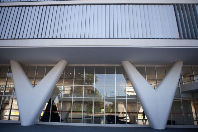 O conjunto arquitetônico projetado por Oscar Niemeyer, em frente ao Parque do Ibirapuera, em São Paulo, recebeu um investimento de R$ 76 milhões para a implantação da nova sede do MAC USP