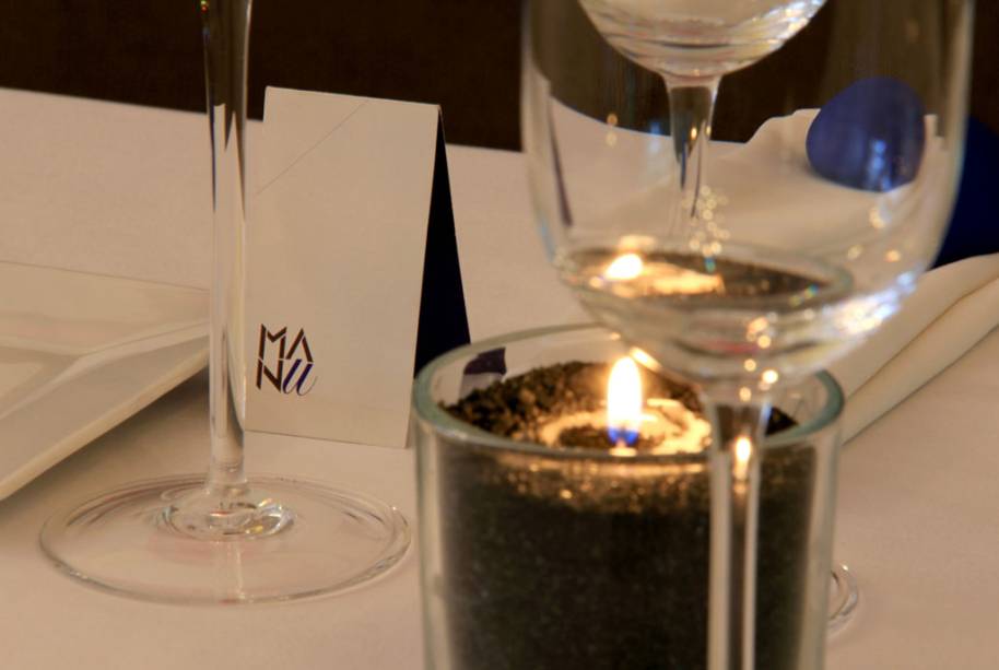 Detalhe para a decoração da mesa do restaurante Manu