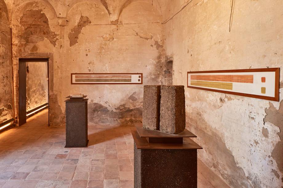 Até tijolos são fabricados usando os excrementos - a vantagem em relação ao barro ou ao cimento é que os tijolos de cocô são mais capazes de isolamento térmico Até tijolos são fabricados usando os excrementos - a vantagem em relação ao barro ou ao cimento é que os tijolos de cocô são mais capazes de isolamento térmico