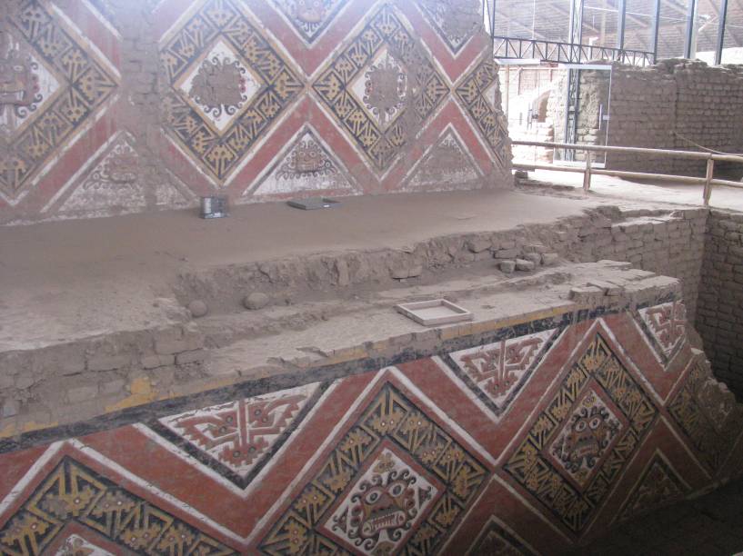 As pinturas no interior da Huaca de la Luna representam a Ai-apaec