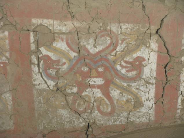 Detalhe de pintura nos muros da Huaca de la Luna, proeminente centro político e religioso da cultura moche Detalhe de pintura nos muros da Huaca de la Luna, proeminente centro político e religioso da cultura moche