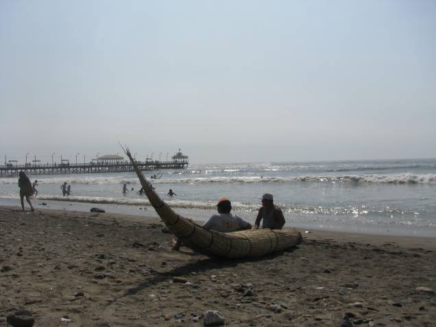 Caballitos de totora em Huanchaco, norte do Peru Caballitos de totora em Huanchaco, norte do Peru