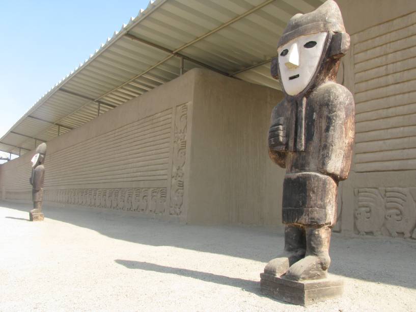 Praça cerimonial da cidade de barro de Chan Chan Praça cerimonial da cidade de barro de Chan Chan