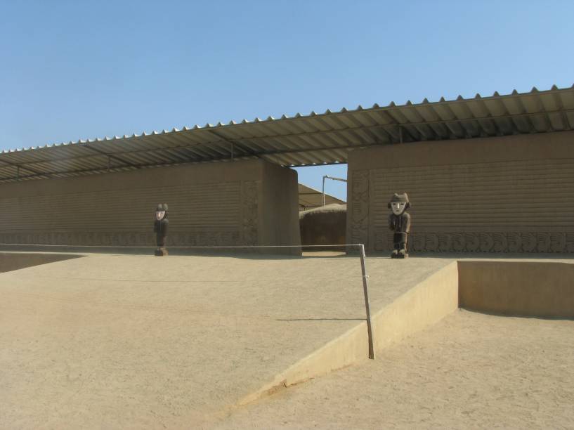 Principal praça cerimonial do Palácio Nik An, em Chan Chan Principal praça cerimonial do Palácio Nik An, em Chan Chan