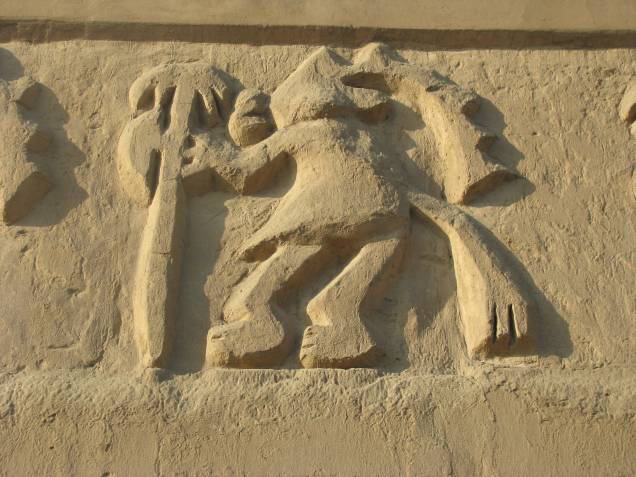 Detalhes dos muros e paredes da Huaca del Dragón (Arco-Íris) Detalhes dos muros e paredes da Huaca del Dragón (Arco-Íris)