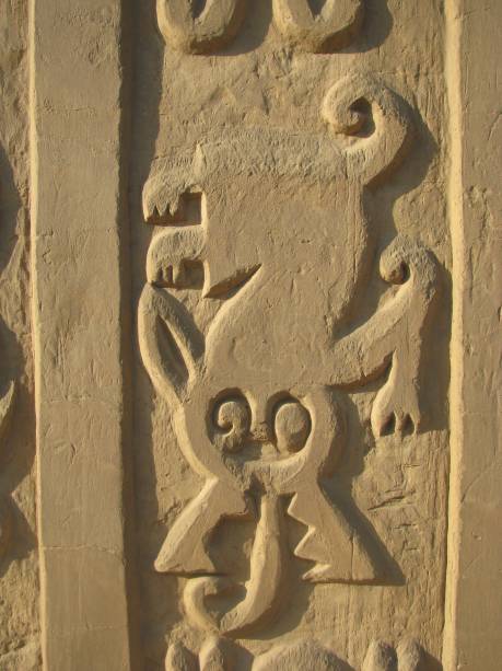 Detalhes de muros e paredes na Huaca del Dragón (Arco-Íris) Detalhes de muros e paredes na Huaca del Dragón (Arco-Íris)