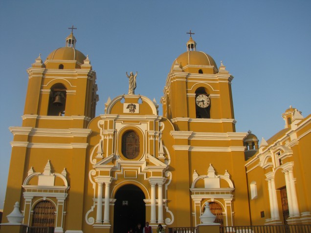 A cidade de Trujillo é porta de entrada para visitar os belos sítios arqueológicos do Peru. Apesar disso, ela também possui seus próprios atrativos. Uma delas é a Catedral de Trujillo, localizada no Centro Histórico e de uma arquitetura única