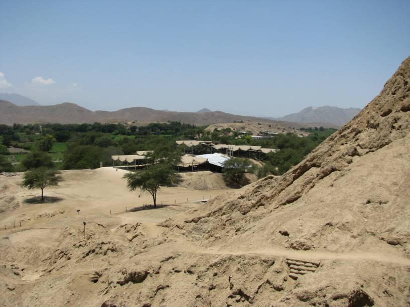 Vista para o Santuário Mochica de Sipán, Huaca Rajada