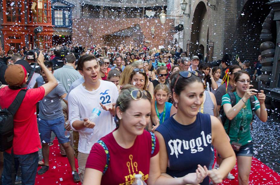 Convidados foram recebidos em um tapete vermelho Convidados foram recebidos em um tapete vermelho