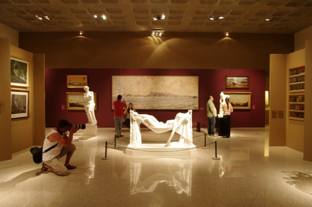 Na Pinacoteca do museu, há obras de artistas como Frans Post, Debret,Taunay e Rugendas compondo o acervo 