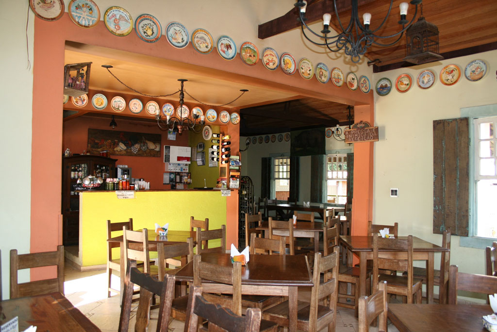 Salão do restaurante Viradas do Largo, em Tiradentes/ MG