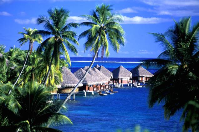  Os bangalôs possuem uma vista incrível da ilha de Moorea e o resort oferece uma série de atividades pela ilha.