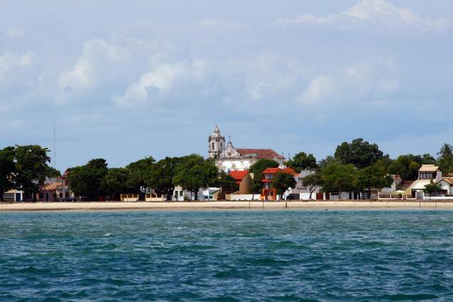 Em 2 de fevereiro, acontece a Festa de Iemanjá em Itaparica. Além da procissão marítima, um grande cortejo leva oferendas para a rainha do mar até a Praia de Ponta de Areia