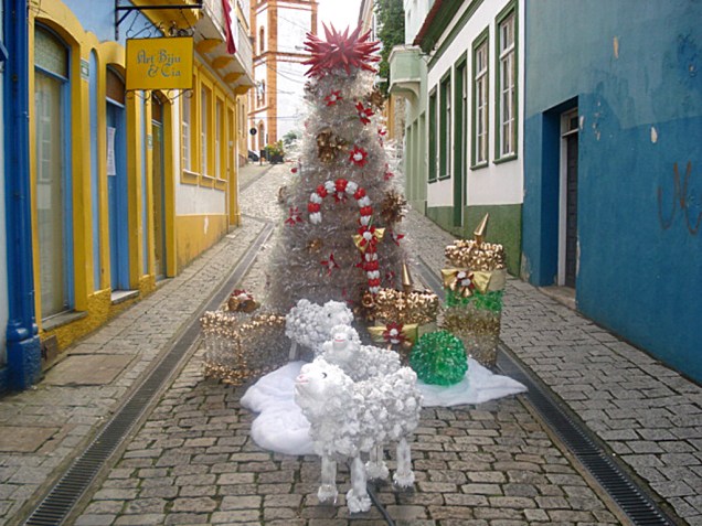 Decoração de Natal produzida com garrafas PET em <strong>São Francisco do Sul (SC)</strong>