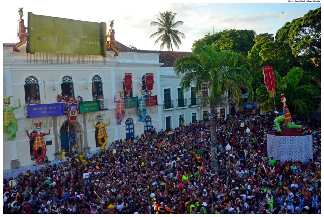 As ladeiras de Olinda, em Pernambuco, ficam lotadas durante o Carnaval