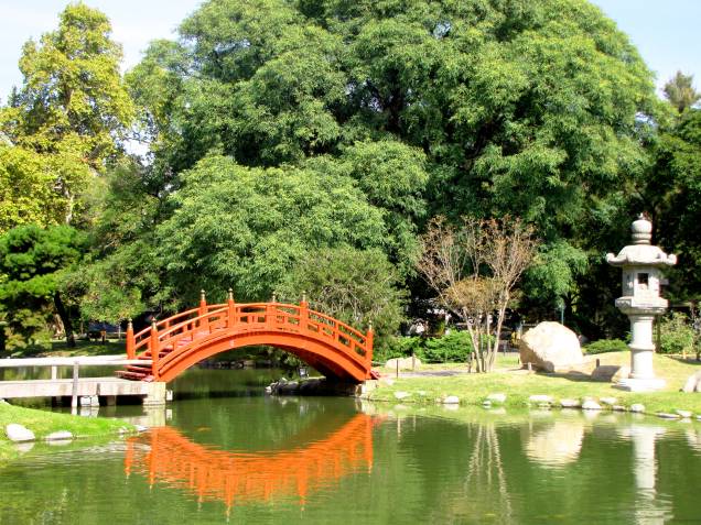<strong>Jardim Japonês </strong> Como o próprio nome já diz, o lugar é marcado por jardins e casinhas inspirados na cultura japonesa. Ou seja: o lugar rende ótimas fotos e tem o bônus de contar com um bom restaurante. Arborizado, o jardim é uma boa pedida para caminhadas leves, sem pressa <strong>Jardim Japonês </strong> Como o próprio nome já diz, o lugar é marcado por jardins e casinhas inspirados na cultura japonesa. Ou seja: o lugar rende ótimas fotos e tem o bônus de contar com um bom restaurante. Arborizado, o jardim é uma boa pedida para caminhadas leves, sem pressa