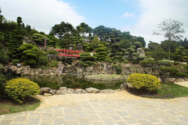 O Jardim Japonês tem, segundo a administração do Parque, 16 mil metros quadrados de plantas, espelhos dágua e outros elementos que remetem ao Japão