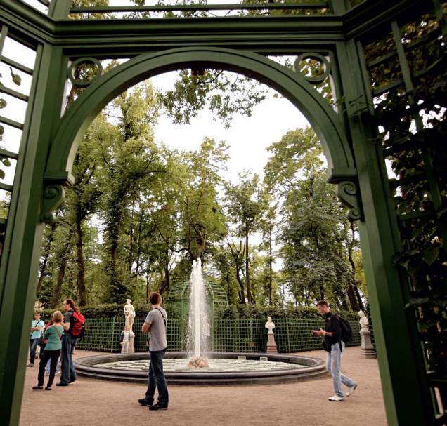 Jardim de Verão em São Petersburgo, na Rússia Jardim de Verão em São Petersburgo, na Rússia