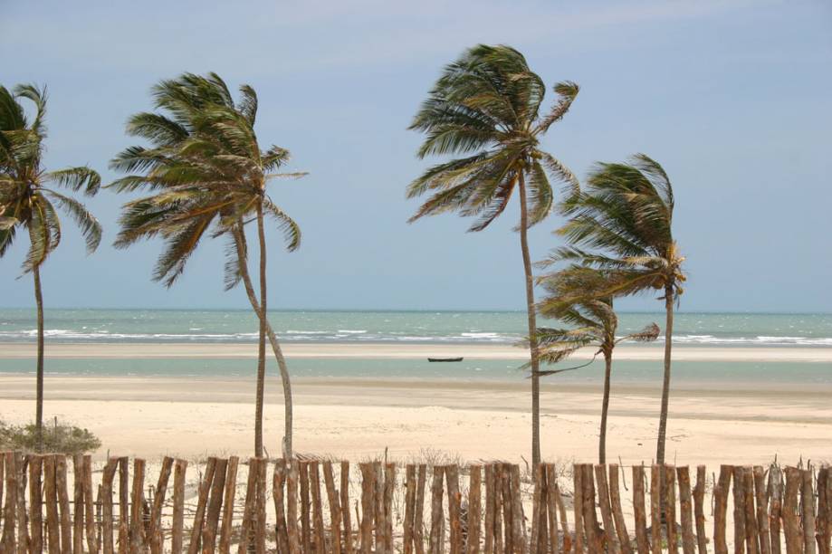 Vista da praia de Tatajuba, destino mais procurado pelos passeios de bugue