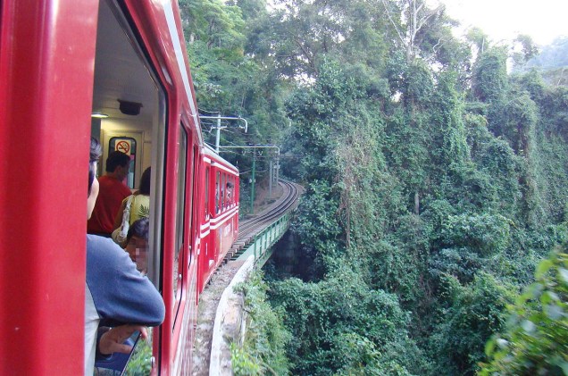 Trem do Corcovado, que leva turistas ao Cristo Redentor, no Rio de Janeiro