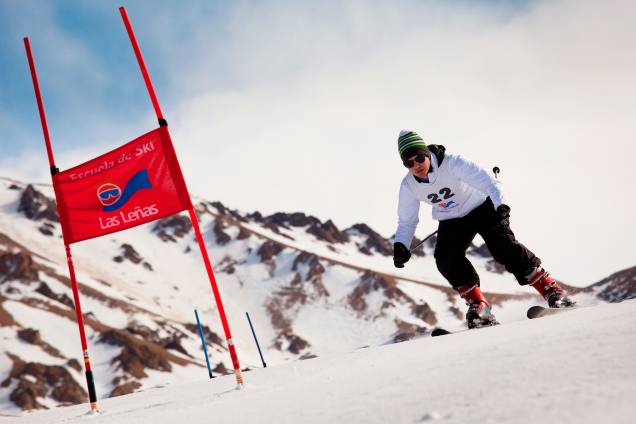Esquiador aproveita uma das pistas do Las Leñas, que fica perto da região vinícola de Mendoza, na Argentina