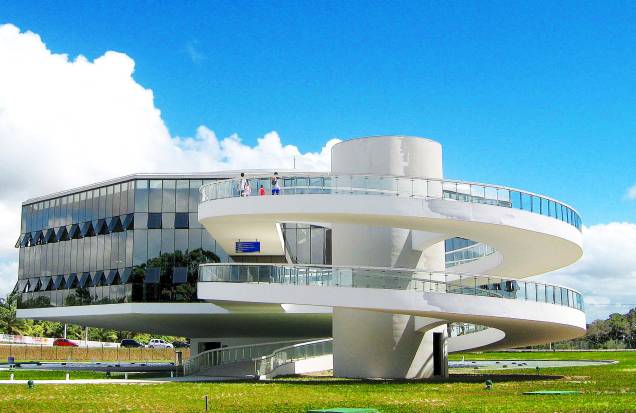 Estação Cabo Branco de Ciência, Cultura e Artes, projetada por Oscar Niemeyer – o passeio pode ser combinado com o Farol de Cabo Branco