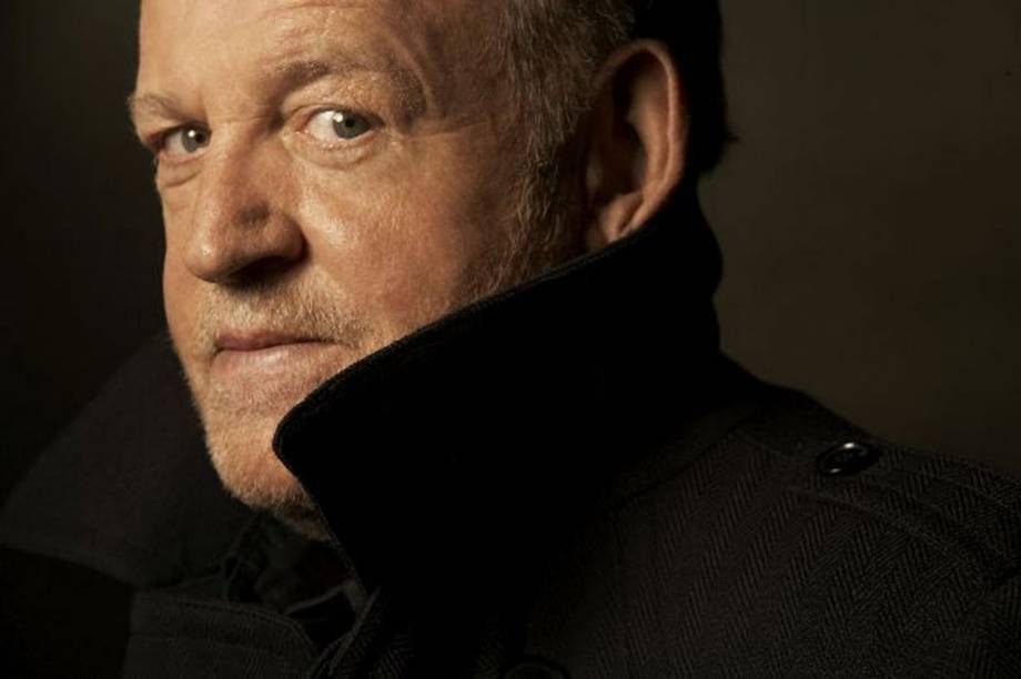 <strong>JOE COCKER</strong><br />      <br />      Você pode até não se lembrar do nome Joe Cocker, mas com certeza já ouviu as suas canções, geralmente versões regravadas com estilo próprio – entre os sucessos do cantor estão a belíssima <em>You are So Beautiful</em>, a sensual <em>You Can Leave Your Hat On</em> e a inesquecível <em>With a Little Help From My Friends</em>, música dos Beatles que, na sua voz, embalou o tema da série <strong>Anos Incríveis</strong>.            <strong>Onde e Quando:</strong> Porto Alegre (RS), no dia 27 de março, no Pepsi On Stage. São Paulo, dia 29, Via Funchal. Belo Horizonte (MG), dia 31, no Chevrolet Hall. E Rio de Janeiro, dia 1º de abril, no HSBC Arena            <strong>Ingressos: </strong>os de Porto Alegre são vendidos pelo site <a href="https://www.ingressorapido.com.br/Evento.aspx?ID=19422" rel="Ingresso Rápido" target="_blank">Ingresso Rápido</a>. Os de São Paulo, no site da própria <a href="https://www.viafunchal.com.br/shows.asp?ID=545" rel="Via Funchal" target="_blank">Via Funchal</a>. Quanto aos de BH, é possível comprá-los no site <a href="https://premier.ticketsforfun.com.br/shows/show.aspx?sh=JOECOCKE12" rel="Tickets for Fun" target="_blank">Tickets for Fun</a> e, por fim, os do Rio estão no site <a href="https://www.ingresso.com" rel=" Ingresso.com" target="_blank">Ingresso.com</a> <strong>JOE COCKER</strong><br />      <br />      Você pode até não se lembrar do nome Joe Cocker, mas com certeza já ouviu as suas canções, geralmente versões regravadas com estilo próprio – entre os sucessos do cantor estão a belíssima <em>You are So Beautiful</em>, a sensual <em>You Can Leave Your Hat On</em> e a inesquecível <em>With a Little Help From My Friends</em>, música dos Beatles que, na sua voz, embalou o tema da série <strong>Anos Incríveis</strong>.            <strong>Onde e Quando:</strong> Porto Alegre (RS), no dia 27 de março, no Pepsi On Stage. São Paulo, dia 29, Via Funchal. Belo Horizonte (MG), dia 31, no Chevrolet Hall. E Rio de Janeiro, dia 1º de abril, no HSBC Arena            <strong>Ingressos: </strong>os de Porto Alegre são vendidos pelo site <a href="https://www.ingressorapido.com.br/Evento.aspx?ID=19422" rel="Ingresso Rápido" target="_blank">Ingresso Rápido</a>. Os de São Paulo, no site da própria <a href="https://www.viafunchal.com.br/shows.asp?ID=545" rel="Via Funchal" target="_blank">Via Funchal</a>. Quanto aos de BH, é possível comprá-los no site <a href="https://premier.ticketsforfun.com.br/shows/show.aspx?sh=JOECOCKE12" rel="Tickets for Fun" target="_blank">Tickets for Fun</a> e, por fim, os do Rio estão no site <a href="https://www.ingresso.com" rel=" Ingresso.com" target="_blank">Ingresso.com</a>