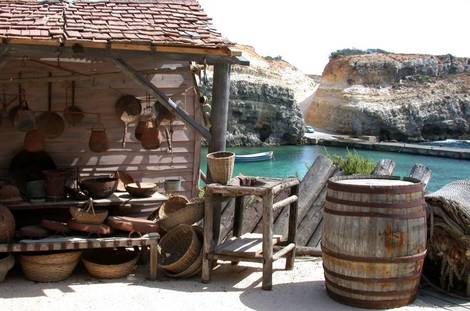 As casas de madeira dão um ar pitoresco à vila