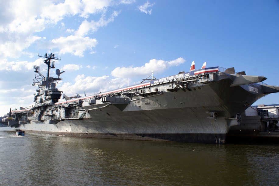 O porta-aviões Intrepid é uma das atrações do Sea, Air and Space Museum de Nova York