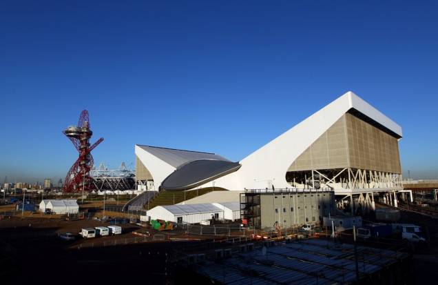 Vista exterior do London Aquatic Centre, sede das competições de esportes aquáticos dos Jogos Olímpicos de Londres
