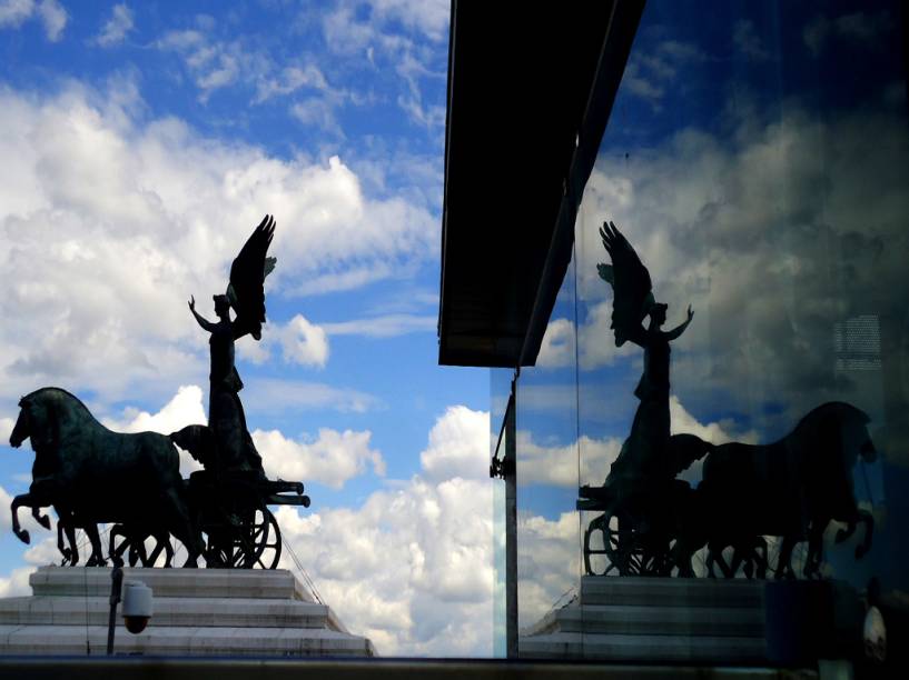 Estátua no Monumento Vittoriano, <a href="http://viajeaqui.abril.com.br/cidades/italia-roma" rel="Roma" target="_blank">Roma</a>, <a href="http://viajeaqui.abril.com.br/paises/italia" rel="Itália" target="_blank">Itália</a>
