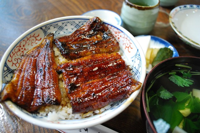 A enguia grelhada, o unagi, é um prato típico das províncias de Shizuoka e Fukuoka