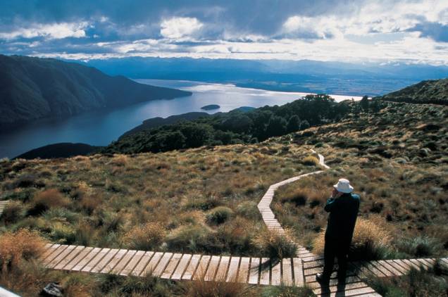 O Kepler Track, perto do lago Manapauri, é um dos trekkings mais cênicos de Fiorldland O Kepler Track, perto do lago Manapauri, é um dos trekkings mais cênicos de Fiorldland