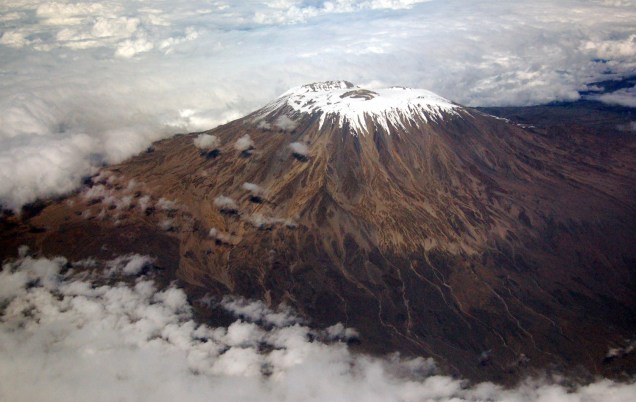 <a href="https://viajeaqui.abril.com.br/paises/tanzania" rel="Kilimanjaro, Tanzânia " target="_blank"><strong>Kilimanjaro, Tanzânia </strong></a>            O Kilimanjaro é parte dos Sete Cumes do planeta, as montanhas mais altas de cada continente, incluindo a Antártida e considerando América do Norte e do Sul como dois continentes separados. Sua ascenção é tecnicamente fácil, mas longa e penosa – só é possível subir com guia, a não ser que você seja um escalador experiente             