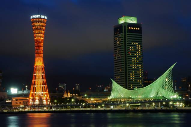 Meriken Park de Kobe, com a icônica torre do porto