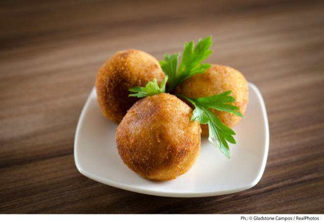 <span style="font-size: 12px;">Os croquetes de frango com queijo azul estão inclusos no menu degustação da casa La Madrileña</span> <span style="font-size: 12px;">Os croquetes de frango com queijo azul estão inclusos no menu degustação da casa La Madrileña</span>