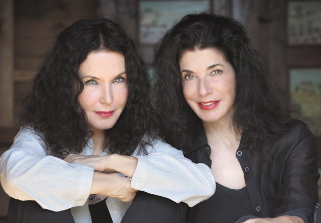 O repertório das irmãs francesas Katia e Marielle Labèque inclui desde Bach interpretado em instrumentos de época até compositores contemporâneos do século XXI. A dupla se apresenta no festival Música em Trancoso 