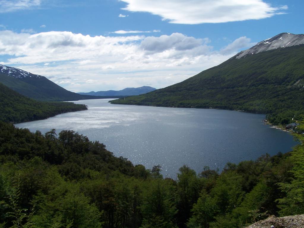 Lago Escondido - Ruta de los Siete Lagos - Argentina - Wikimedia Commons - Huazihul