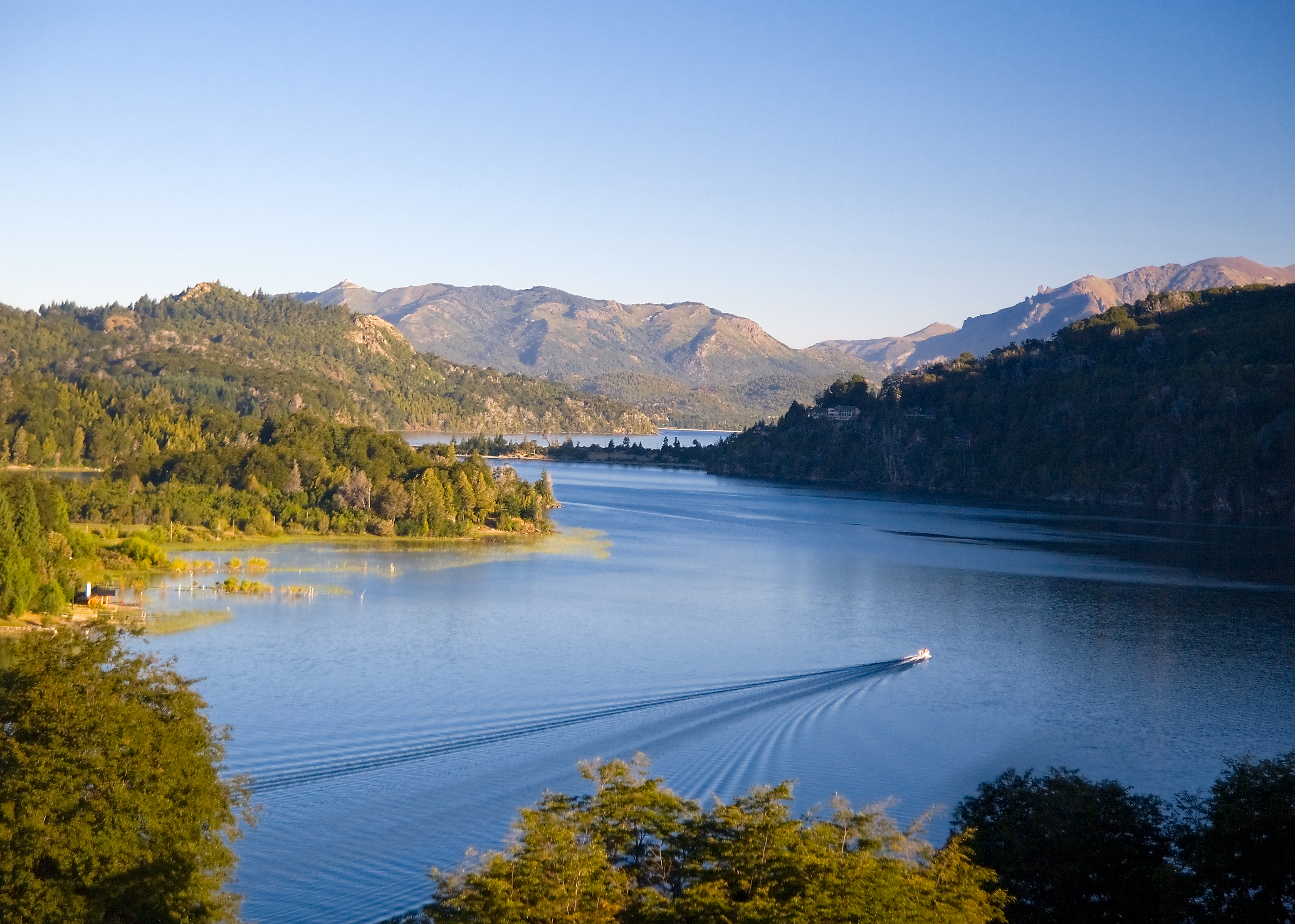 Lago Nahuel Huapi - Ruta de los Siete Lagos - Argentina - Wikimedia Commons - David