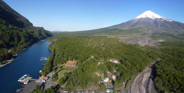 Vista parcial do Parque Nacional Vicente Perez Rosales, na região dos lagos andinos, dominado pelo vulcão Osorno