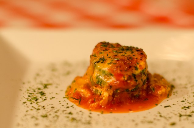 Lazagnette di Zucchino (lâminas de abobrinha recheadas com ricota temperada, coberta com molho de tomates artesanal e gratinada com mix de queijos) do restaurante Pomodoro Café, em Recife, Pernambuco