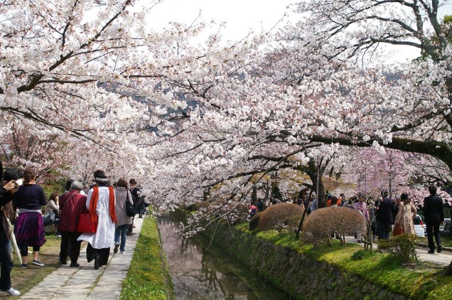 9.º lugar: <a href="https://viajeaqui.abril.com.br/cidades/japao-kyoto" rel="Kyoto" target="_blank"><strong>Kyoto</strong></a>, <strong>Japão</strong><br />  O Caminho do Filósofo, uma cênica alameda em um dos bairros mais tradicionais da cidade que preserva alma e essência da cultura japonesa, bastião das tradições mais caras ao povo japonês.