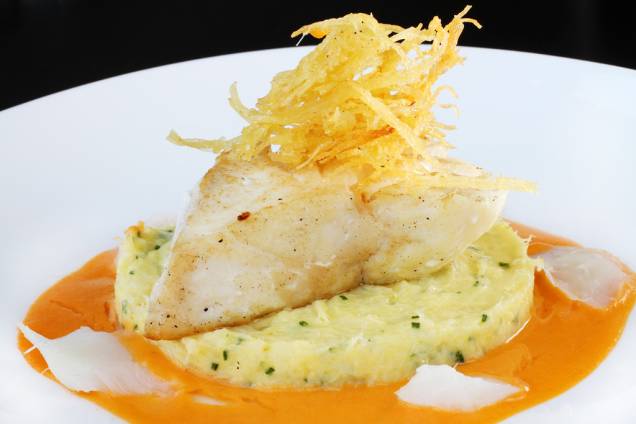 <strong><a href="http:// https://viajeaqui.abril.com.br/estabelecimentos/br-rj-rio-de-janeiro-restaurante-le-pre-catelan-hotel-sofitel-rio" rel="Le Pré Catelan" target="_blank">Le Pré Catelan</a> (Rio de Janeiro</strong><br /><br />A casa três estrelas na avaliação do GUIA QUATRO RODAS sugere para o almoço ou jantar o <strong>escalope de badejo grelhado sobre brandade de bacalhau</strong>, acompanhado pelo molho de moqueca <em>(foto)</em>. O prato custa R$100 mais a taxa de 10%. O restaurante não abre aos domingos. <strong><a href="http:// https://viajeaqui.abril.com.br/estabelecimentos/br-rj-rio-de-janeiro-restaurante-le-pre-catelan-hotel-sofitel-rio" rel="Le Pré Catelan" target="_blank">Le Pré Catelan</a> (Rio de Janeiro</strong><br /><br />A casa três estrelas na avaliação do GUIA QUATRO RODAS sugere para o almoço ou jantar o <strong>escalope de badejo grelhado sobre brandade de bacalhau</strong>, acompanhado pelo molho de moqueca <em>(foto)</em>. O prato custa R$100 mais a taxa de 10%. O restaurante não abre aos domingos.