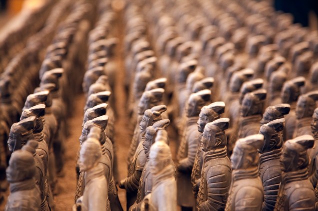 É superdifícil fotografar uma das atrações mais importantes da China, mas, em forma de souvenir e lado a lado, as miniatures dos Exército de Terracota parecem as estátuas de verdade