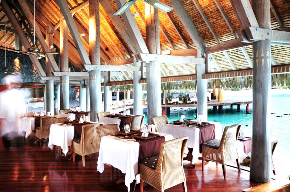 Restaurante do <a href="https://www.booking.com/hotel/pf/le-meridien-bora-bora.pt-br.html?aid=332455&label=viagemabril-hoteisflutuantes" rel="Le Méridien" target="_blank">L</a><a href="https://www.booking.com/hotel/pf/le-meridien-bora-bora.pt-br.html?aid=332455&label=viagemabril-hoteisflutuantes" rel="e Méridien" target="_blank">e Méridien</a> Restaurante do <a href="https://www.booking.com/hotel/pf/le-meridien-bora-bora.pt-br.html?aid=332455&label=viagemabril-hoteisflutuantes" rel="Le Méridien" target="_blank">L</a><a href="https://www.booking.com/hotel/pf/le-meridien-bora-bora.pt-br.html?aid=332455&label=viagemabril-hoteisflutuantes" rel="e Méridien" target="_blank">e Méridien</a>