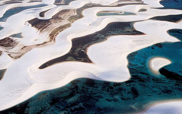 <strong>Parque Nacional dos Lençóis Maranhenses, Maranhão</strong> <span>—</span> Criado em 1981 para proteger 155 mil há de dunas, rios, lagoas e manguezais o Parque Nacional dos Lençóis Maranhenses (MA) tem uma das paisagens mais cênicas do Brasil